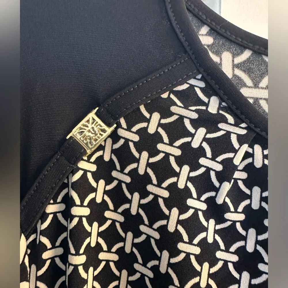 Anne Klein navy blue and White Boxy 3/4 Sleeve Blouse gold detail - Picture 4 of 8